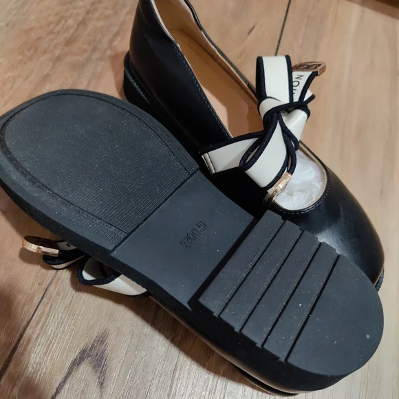 Black and White Women's Shoes - Picture 4 of 5